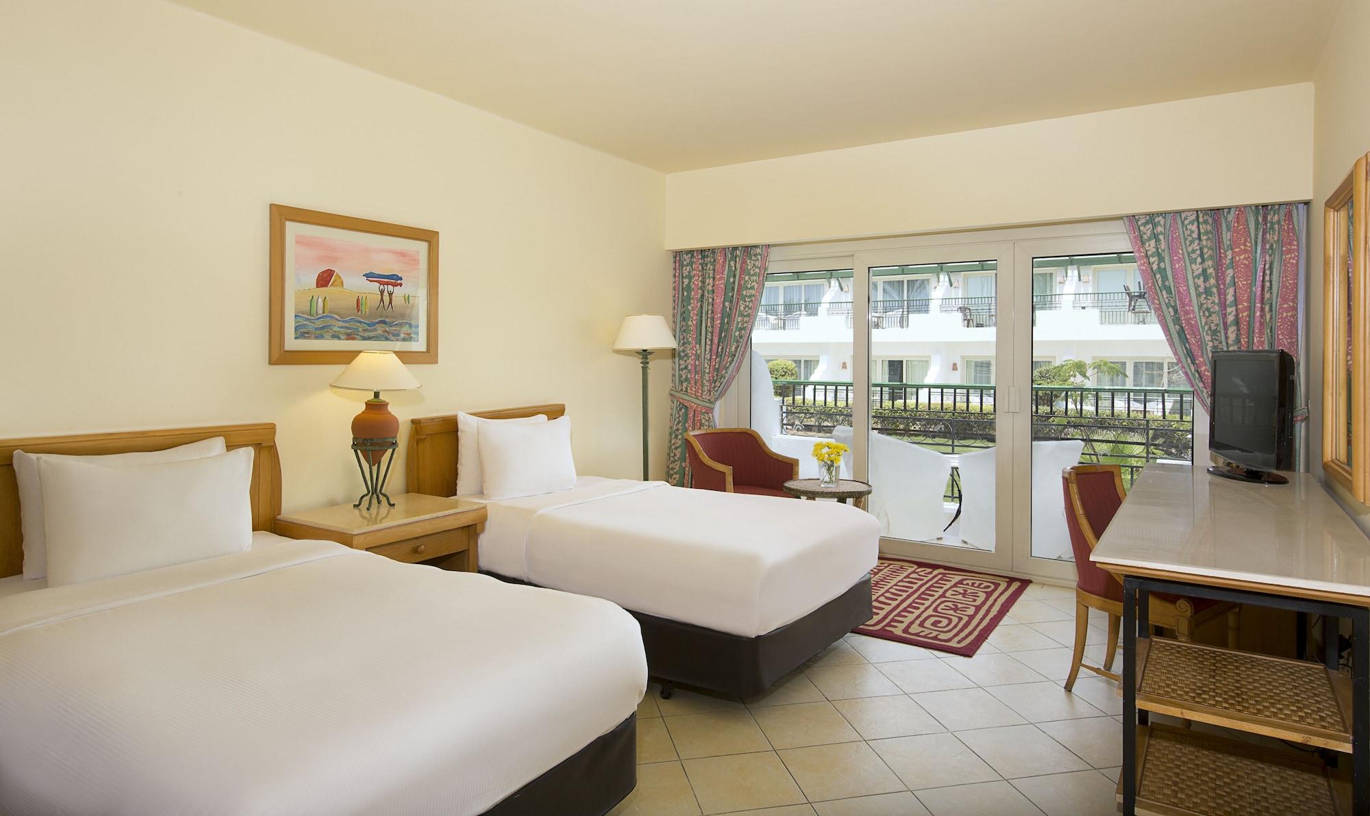 Safir Sharm Waterfalls Resort Εξωτερικό φωτογραφία A room at the Hilton Sharm El Sheikh