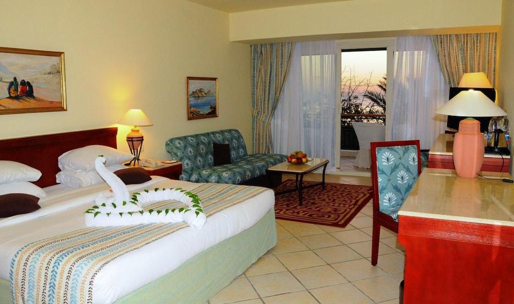 Safir Sharm Waterfalls Resort Εξωτερικό φωτογραφία A room at the Hilton Sharm El Sheikh