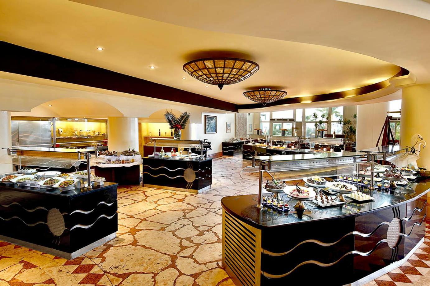 Safir Sharm Waterfalls Resort Εξωτερικό φωτογραφία The buffet at the Grand Hyatt Hotel, Dubai