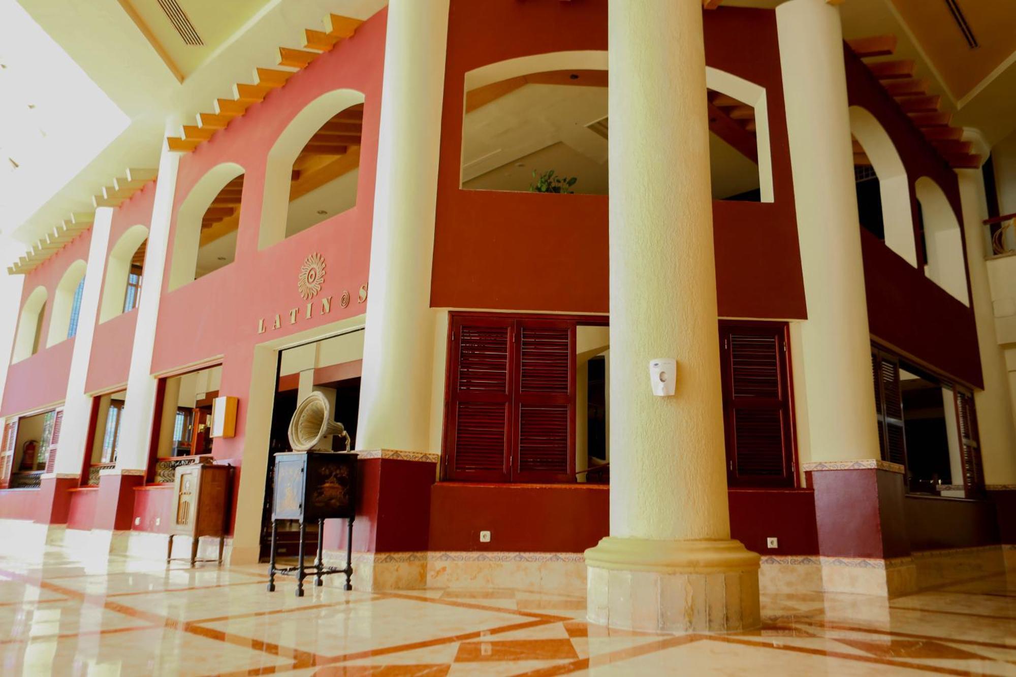 Safir Sharm Waterfalls Resort Εξωτερικό φωτογραφία Interior of the library