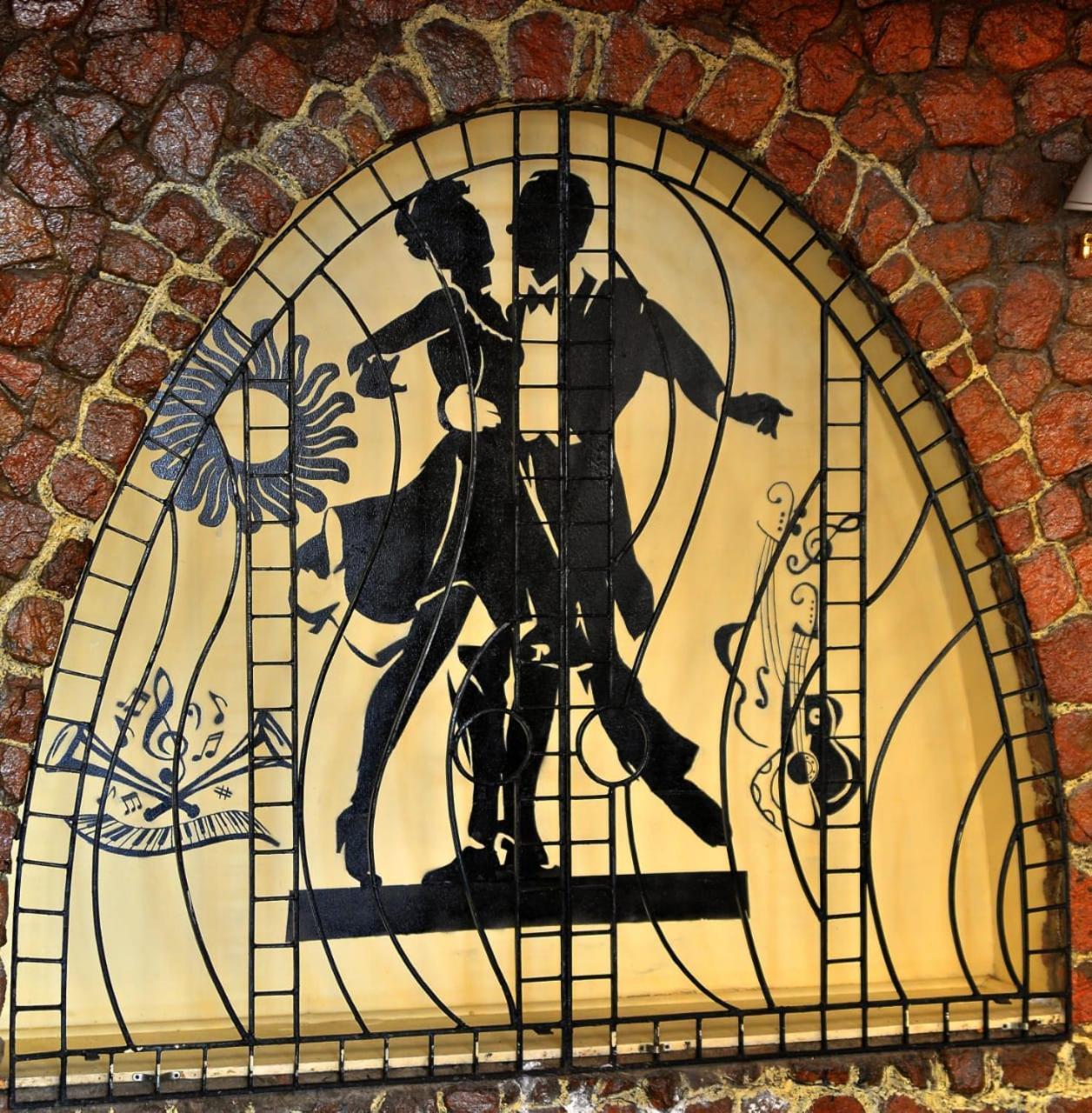 Safir Sharm Waterfalls Resort Εξωτερικό φωτογραφία The stained glass window at the entrance of the National Museum of Dance