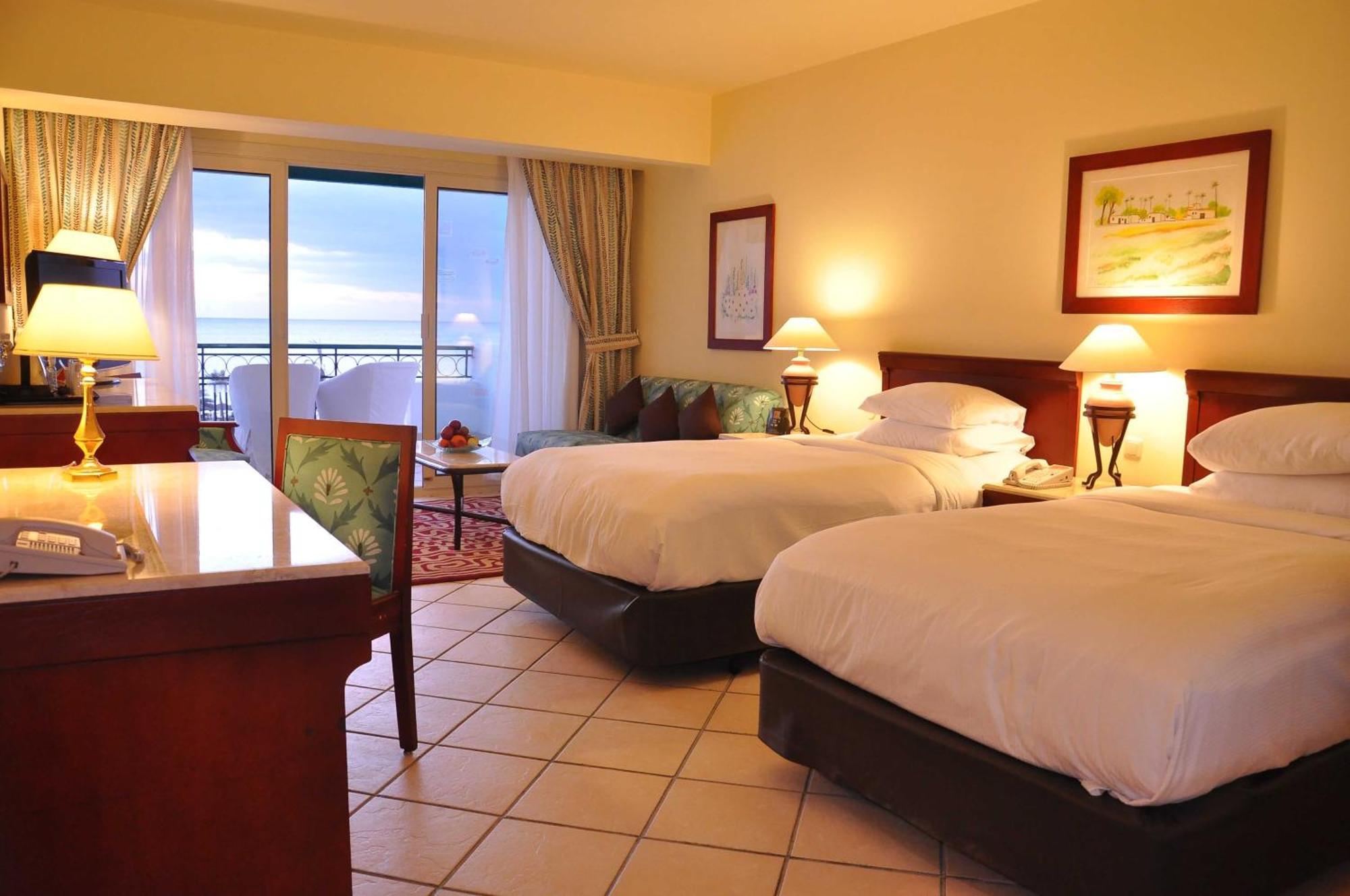 Safir Sharm Waterfalls Resort Εξωτερικό φωτογραφία A guest room at the Hilton San Diego Bayfront