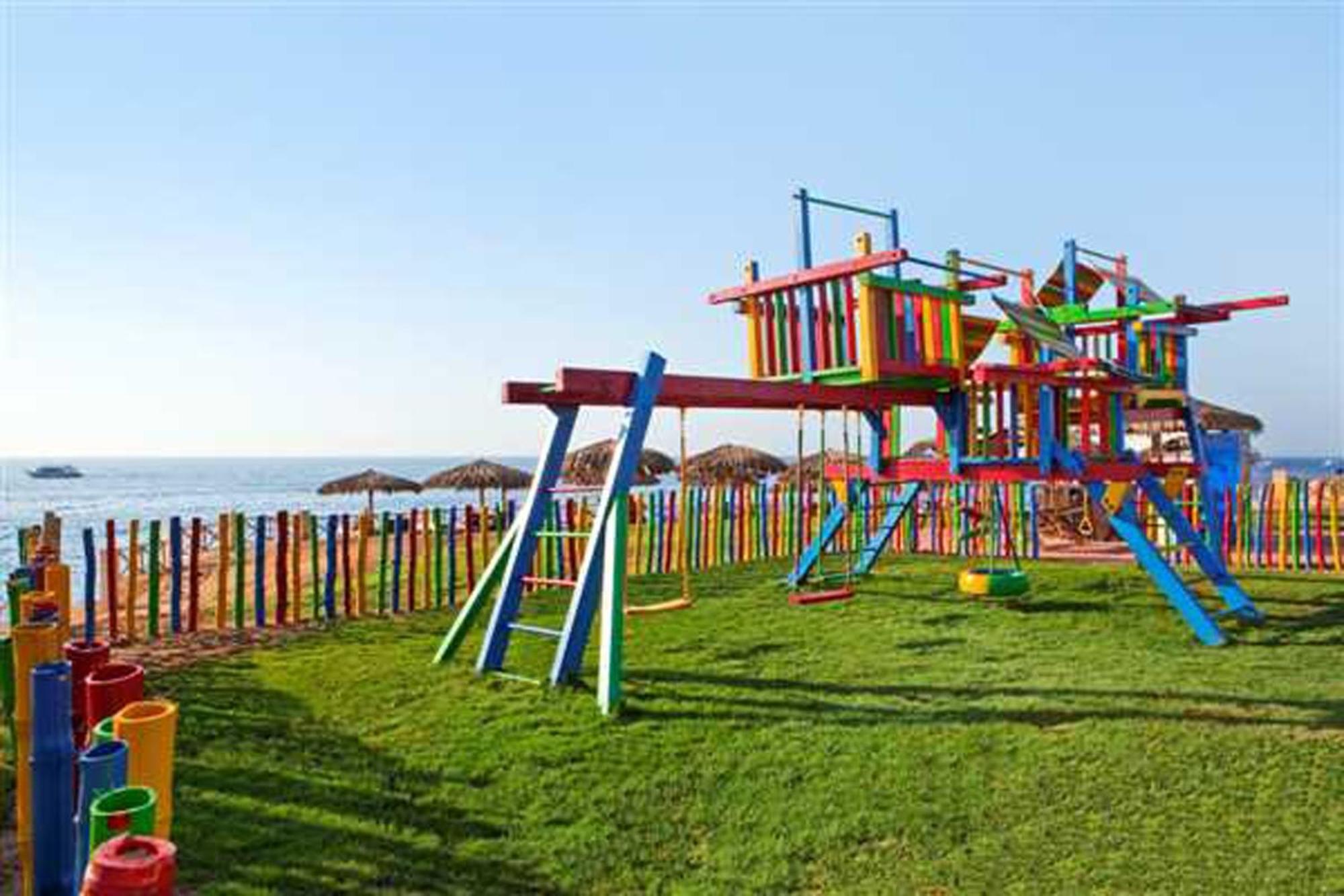 Safir Sharm Waterfalls Resort Ανέσεις φωτογραφία Playground in Varvarovski Beach