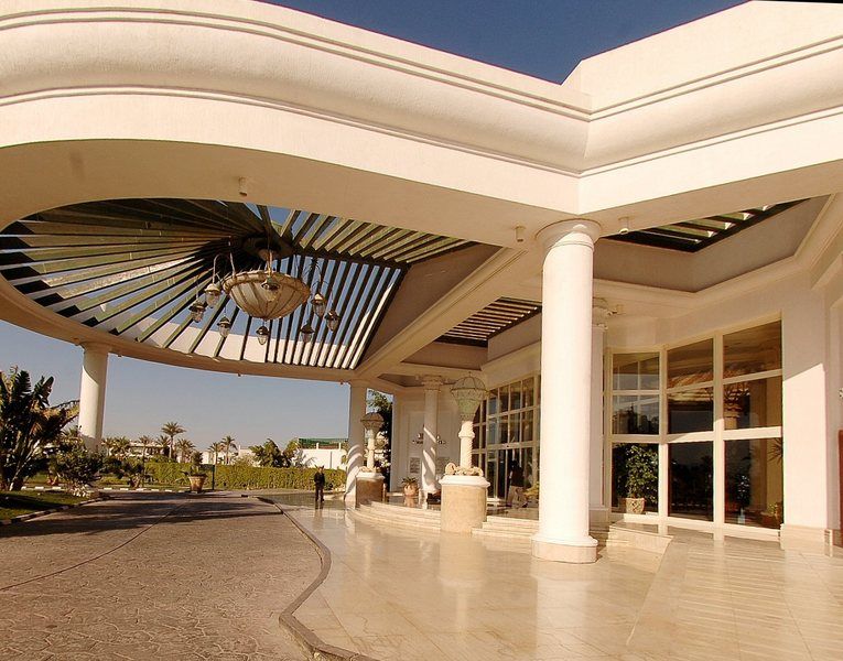 Safir Sharm Waterfalls Resort Εξωτερικό φωτογραφία The main entrance of the hotel